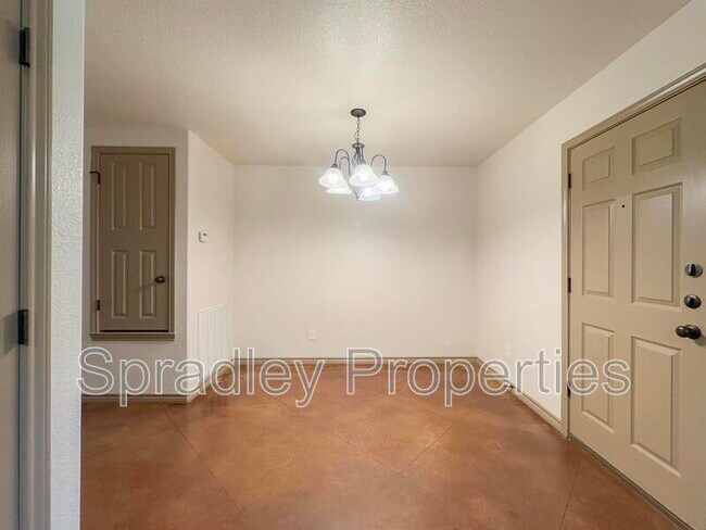 Building Photo - 619A Karey Dr