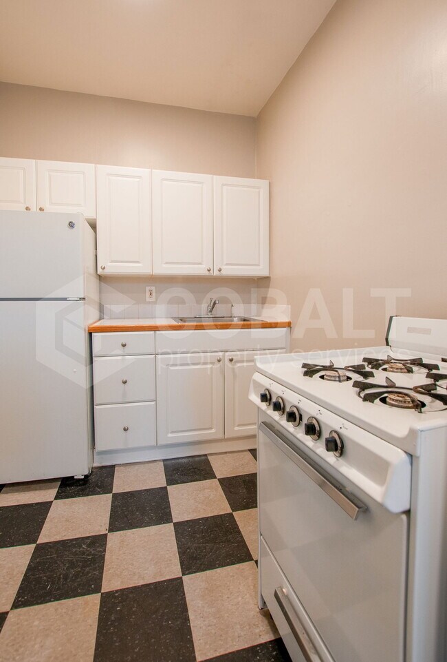 Foto del edificio - 674 Somerset Terrace NE