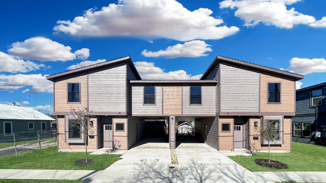 Primary Photo - Modern 3 Bed Duplex with Granite Counterto...