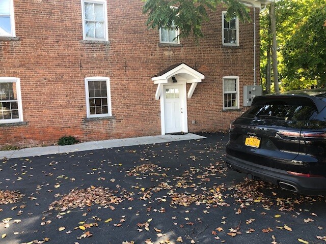 Entryway - 145 Charles St