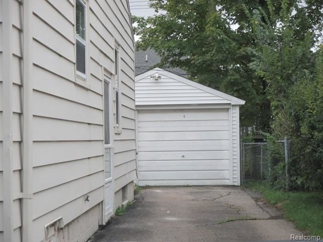 Building Photo - 1670 Holland St