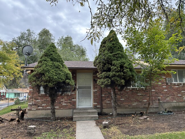 Building Photo - 805 W Lander St