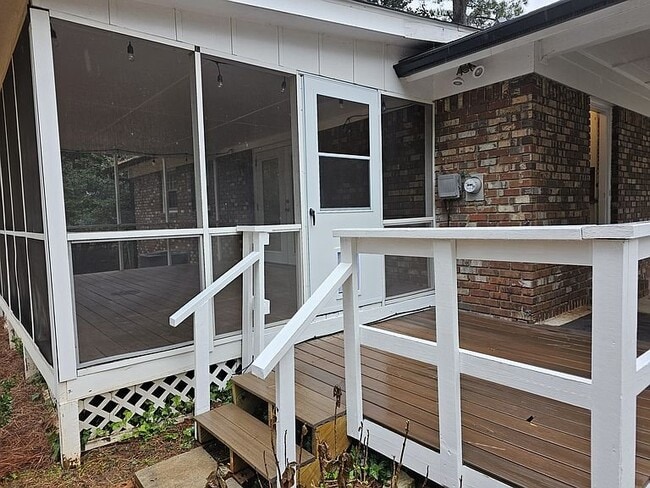 Building Photo - 2746 Carolyn Dr