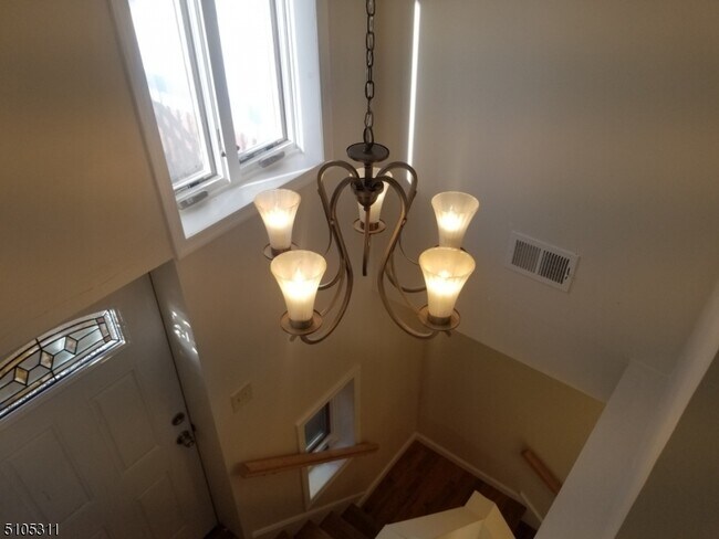 Building Photo - 340 Franklin Pl