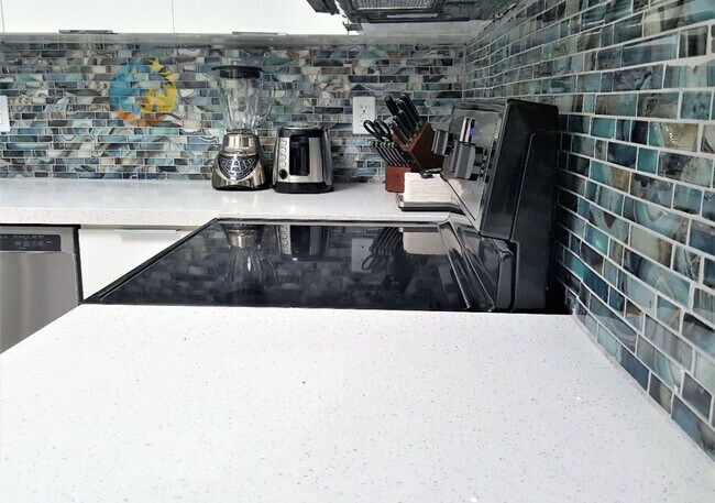 Building Photo - 5225 Collins Ave