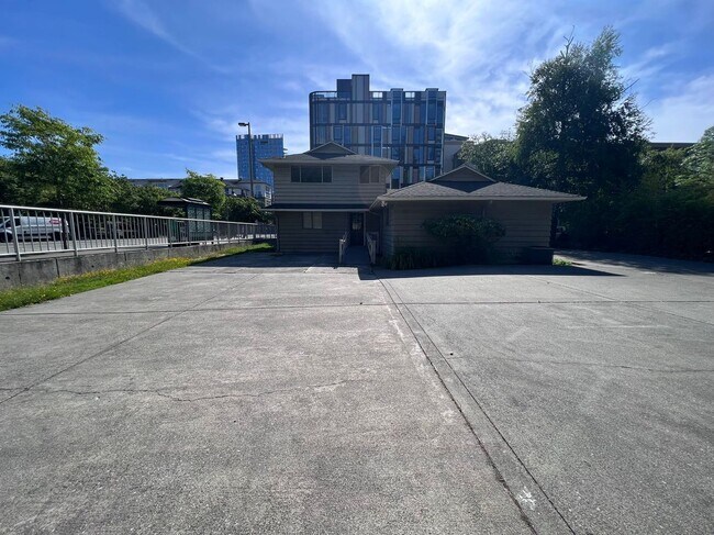 Building Photo - CLICK "REQUEST A TOUR" NOW!