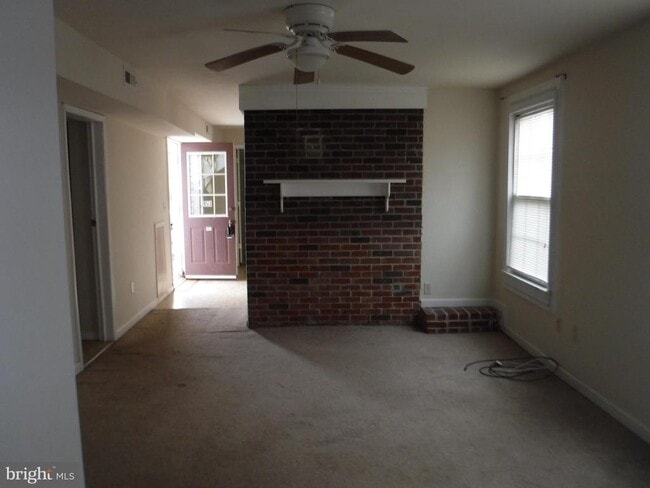 Building Photo - 153 S Main St