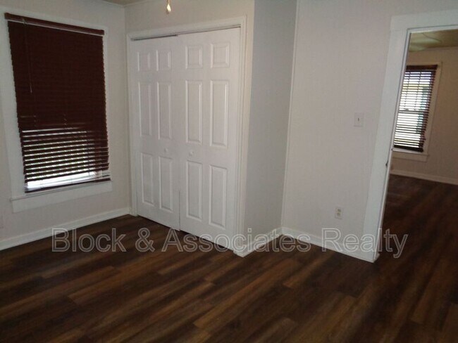 Foto del edificio - 405 Dobson St