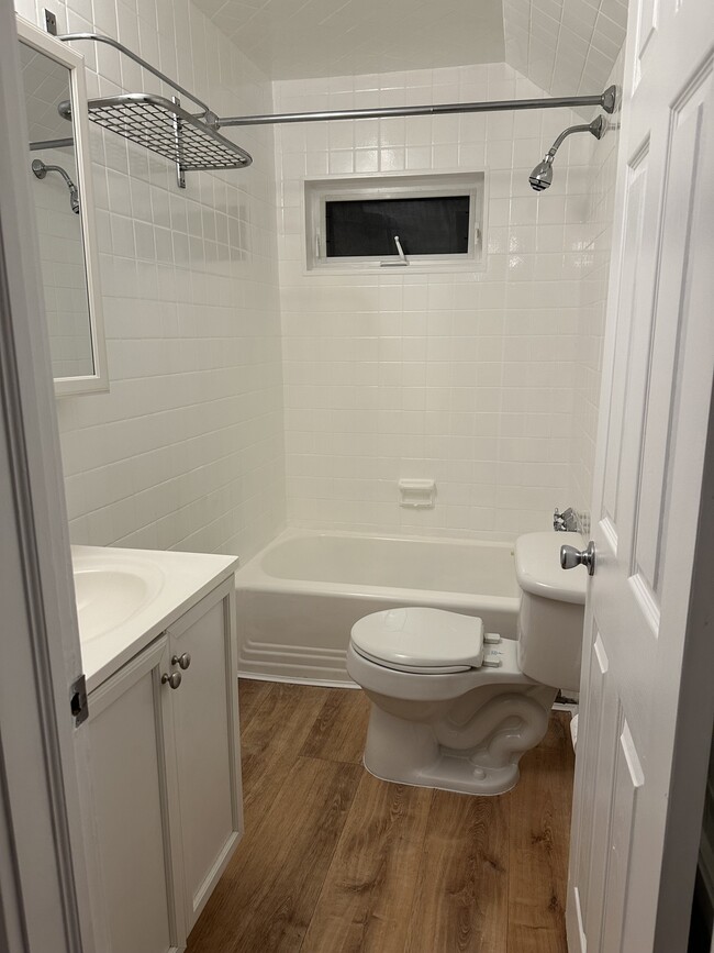 Foto del edificio - 213 Pompton Ave