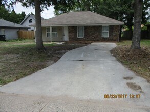 Building Photo - 132 Neva Ave