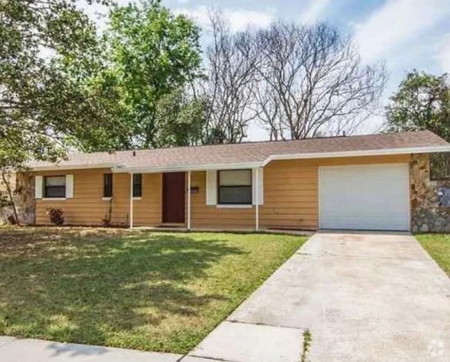Building Photo - 2216 Villano Ave