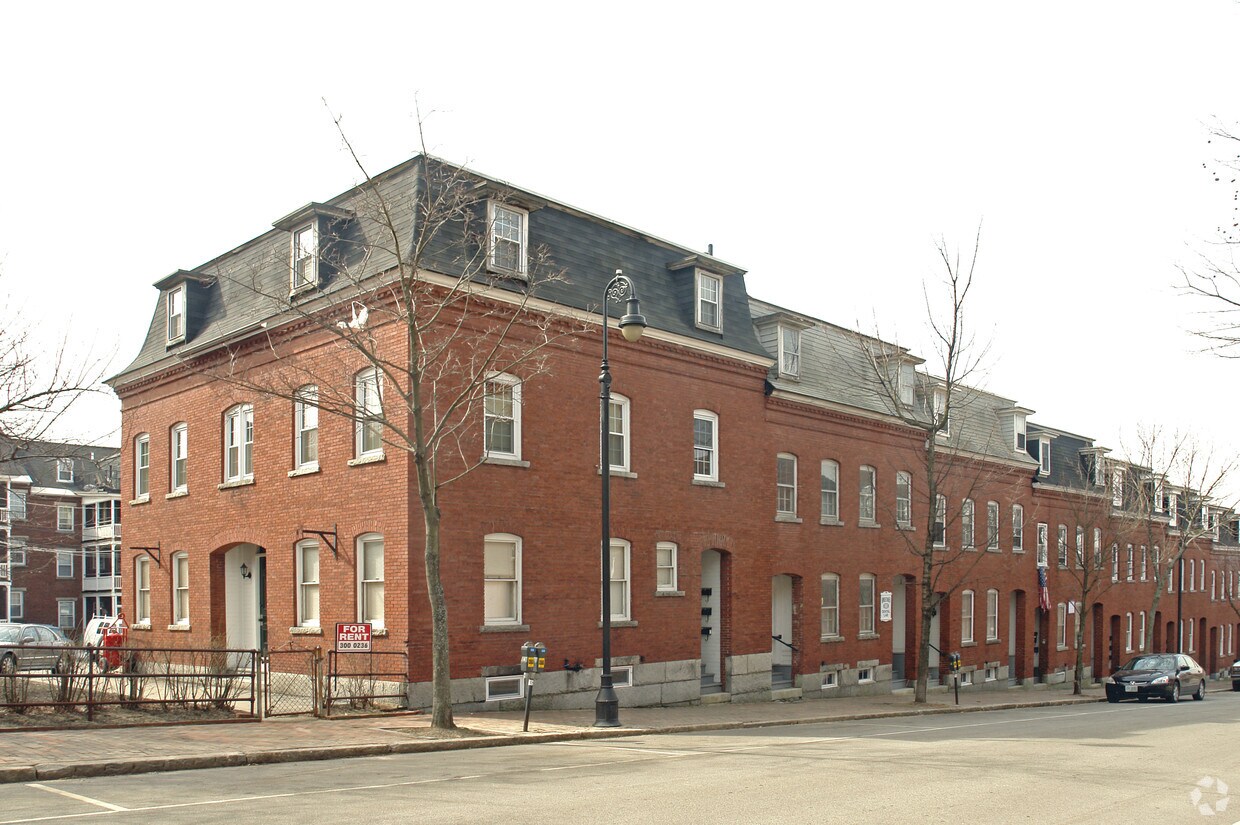 Primary Photo - 106 W Merrimack St