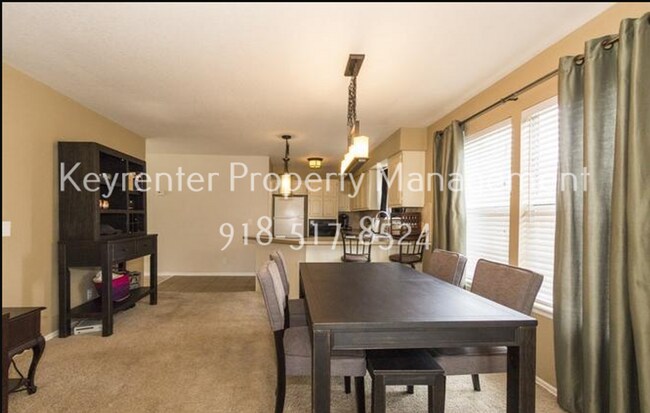 Foto del edificio - 3 Bed | 2.5 Bath in Jenks!