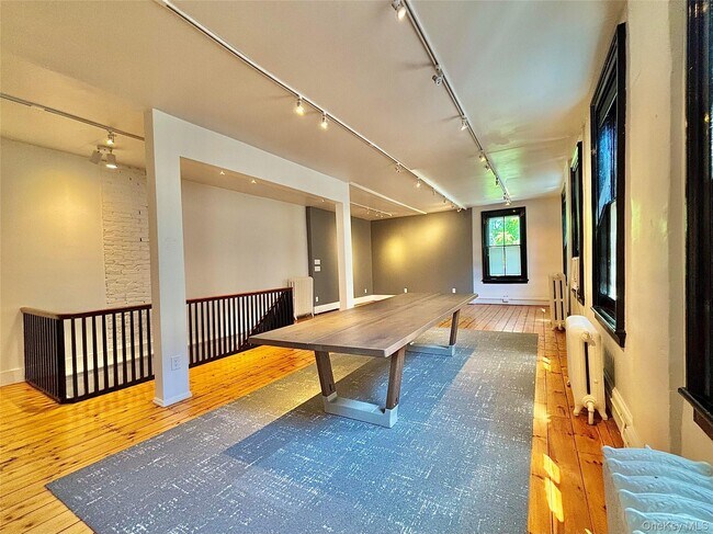 Foto del edificio - 6378 Mill St