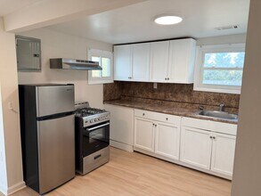 Building Photo - 1926 Shore Rd