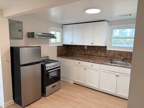 Building Photo - 1926 Shore Rd