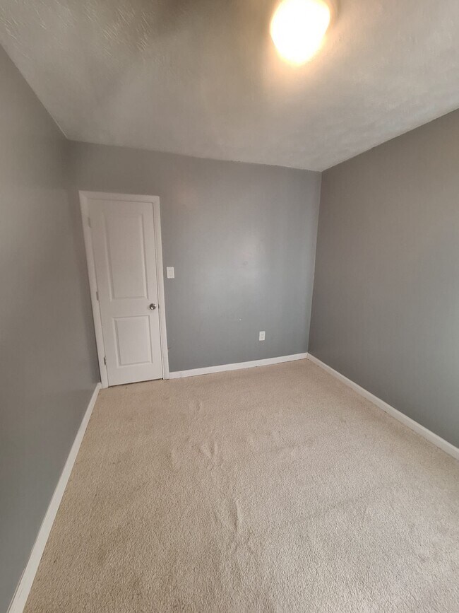 Building Photo - 12613 Parkhill Ave