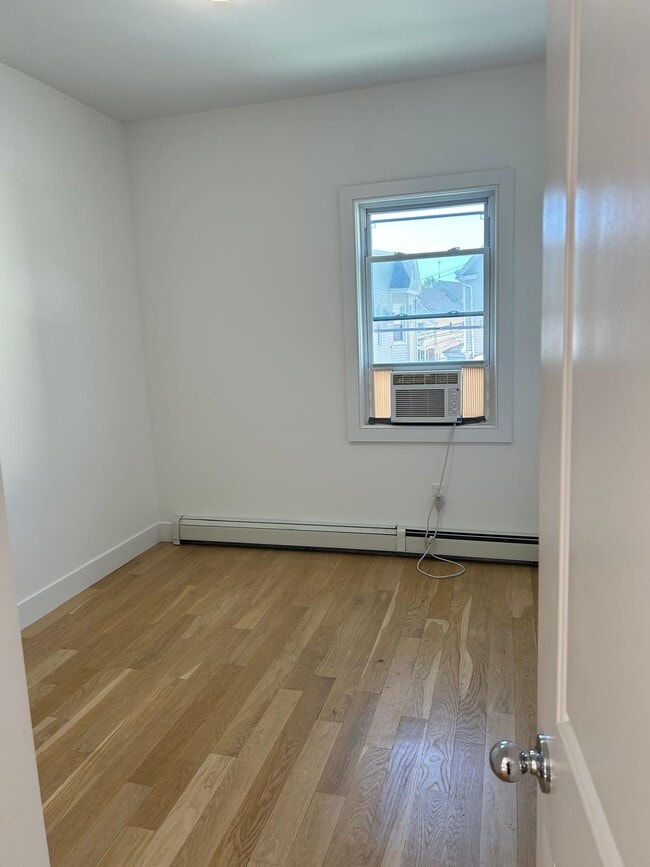 Building Photo - 24 W 49th St