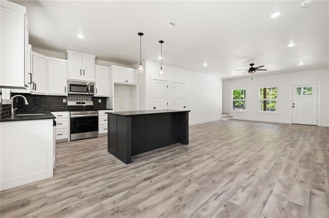 Building Photo - 4 Leven Ln