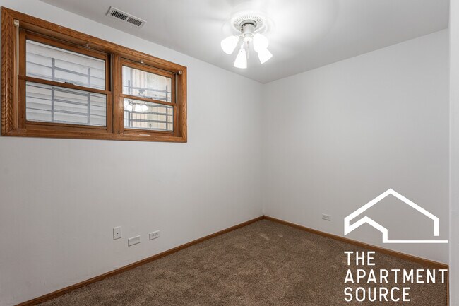Building Photo - 2901 N Hoyne Ave