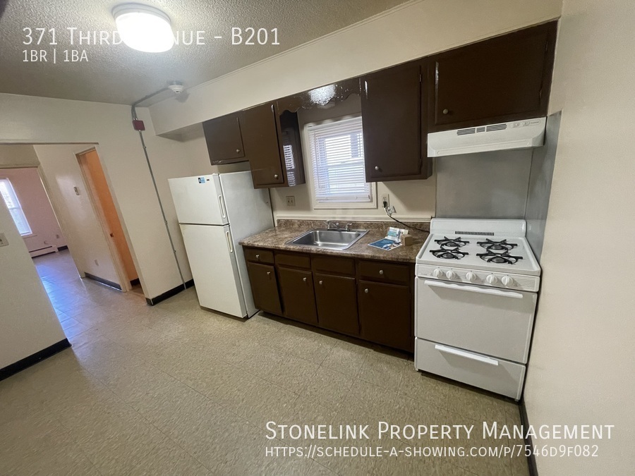 Primary Photo - 371 Third Avenue