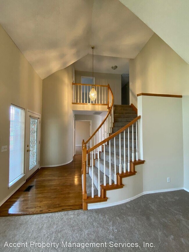 Building Photo - 4 br, 2.5 bath House - 10931 East 76th Street