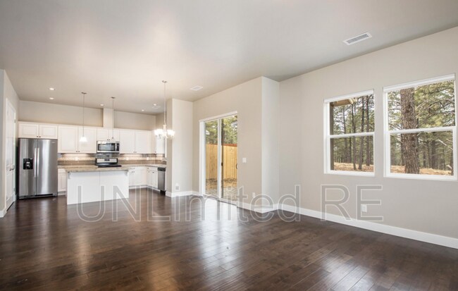 Building Photo - 3235 S Hannah Ln