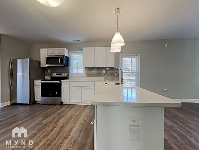 Building Photo - 2525 Darren Dr