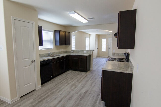 Building Photo - 8806 Doris Oaks Cir