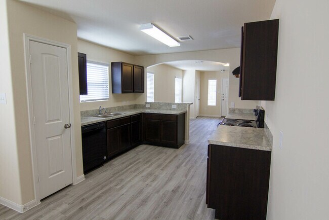 Foto del edificio - 8806 Doris Oaks Cir