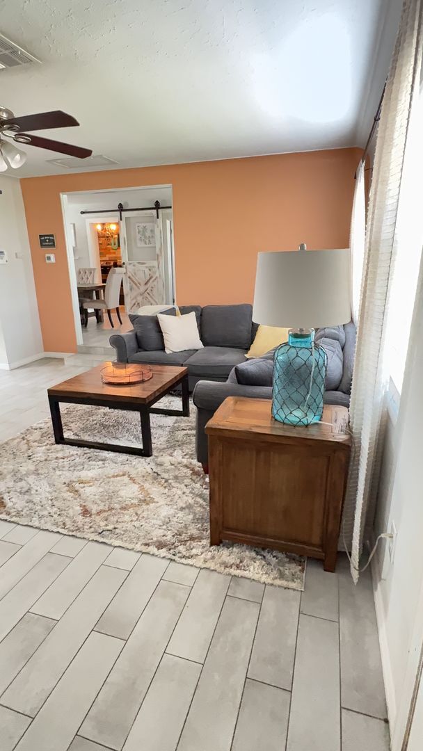 Foto del edificio - Fully Furnished 3 bedroom pool home in Largo