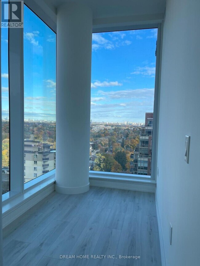 Photo du bâtiment - 120 Broadway Ave