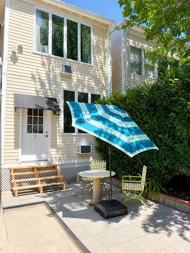 Patio exterior - 4836 Reservoir Rd NW