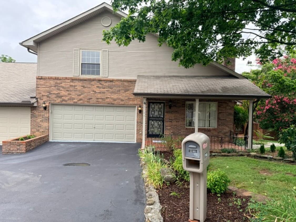 Maryville City 37804 - 4 bedroom, 3 bath Townhome - Contact Troy Adams (865) 233-6949 - Maryville City 37804 - 4 bedroom, 3 bath Townhome - Contact Troy Adams (865) 233-6949