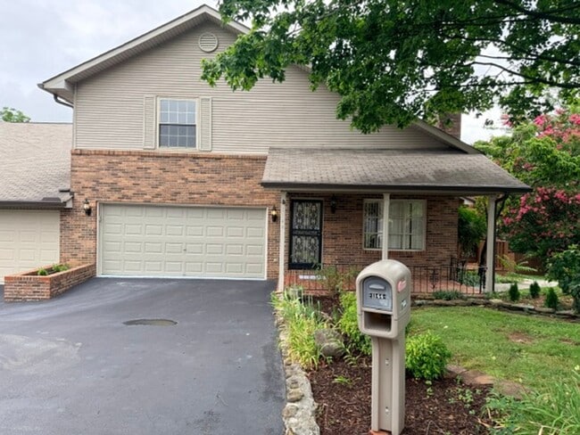 Maryville City 37804 - 4 bedroom, 3 bath Townhome - Contact Troy Adams (865) 233-6949 - Maryville City 37804 - 4 bedroom, 3 bath Townhome - Contact Troy Adams (865) 233-6949