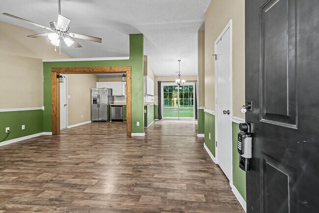Building Photo - 112 Stoney Creek Dr
