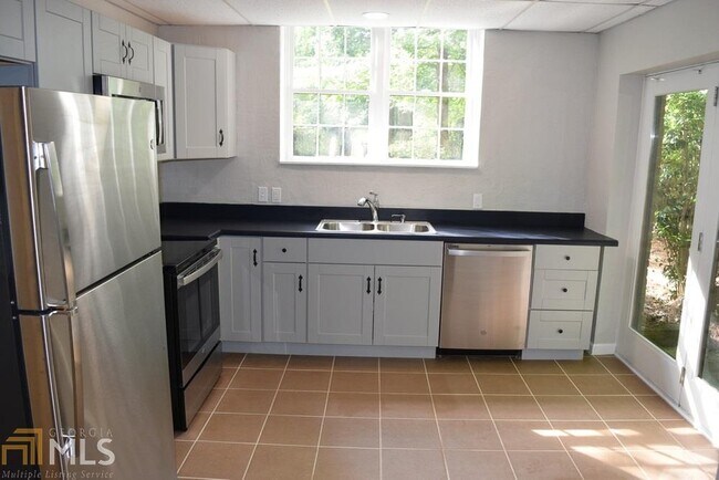Building Photo - 145 Pine Glade Trce