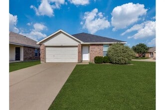 Building Photo - 1609 Castle Ridge Rd
