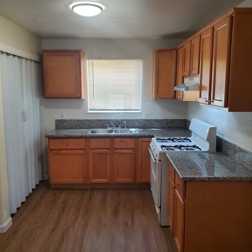 Kitchen with Granite - 3520 Y St