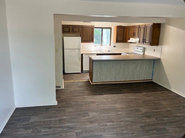 Building Photo - 636 Portage Lakes Drive