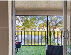 Building Photo - 8511 Old Country Manor