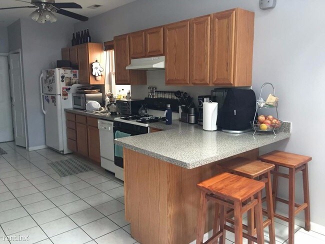 Foto del edificio - 1552 N Ashland Ave