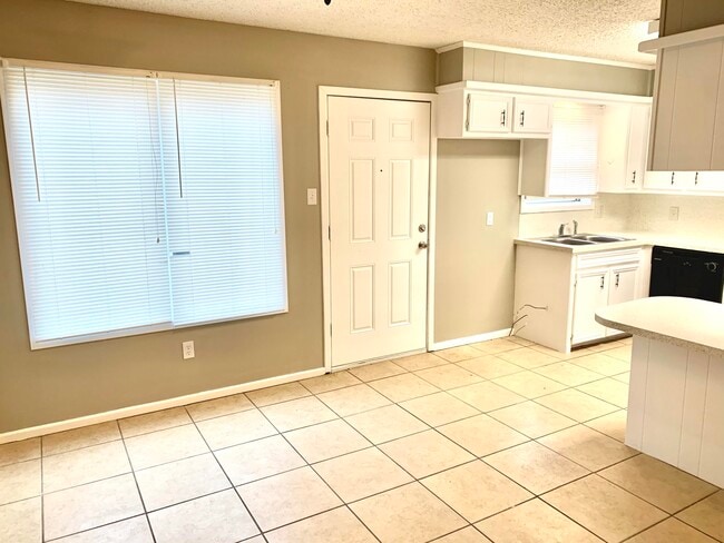 Foto del edificio - 6606 Quitman Ave