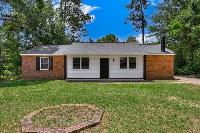 Building Photo - 2404 Southdale Dr