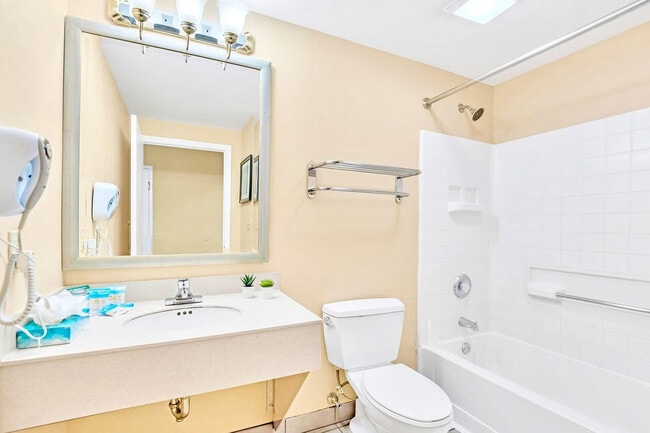 Building Photo - 7601-7601 Canada Ave