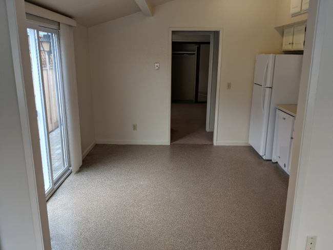 Foto del edificio - 236 Forest Park Ct