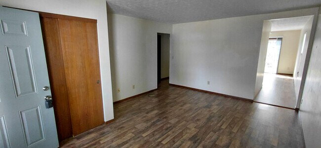 Foto del edificio - 2585-2587 Four Seasons Dr