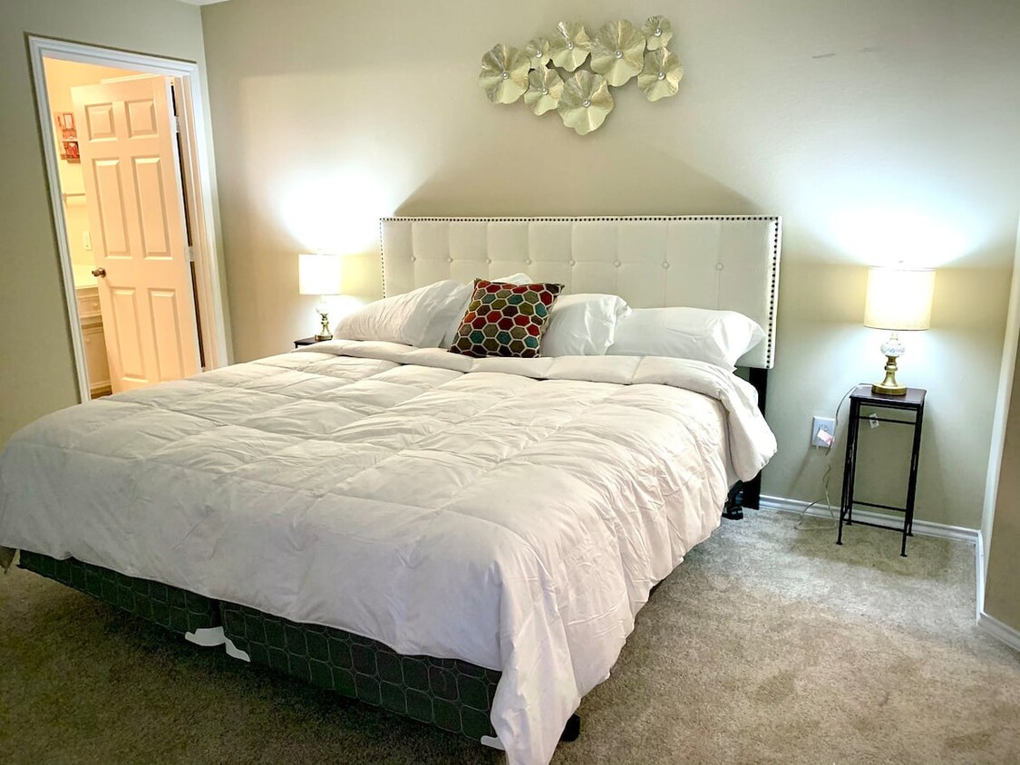 Primary Bedroom - 2nd Level - 7018 Woodridge Row Dr
