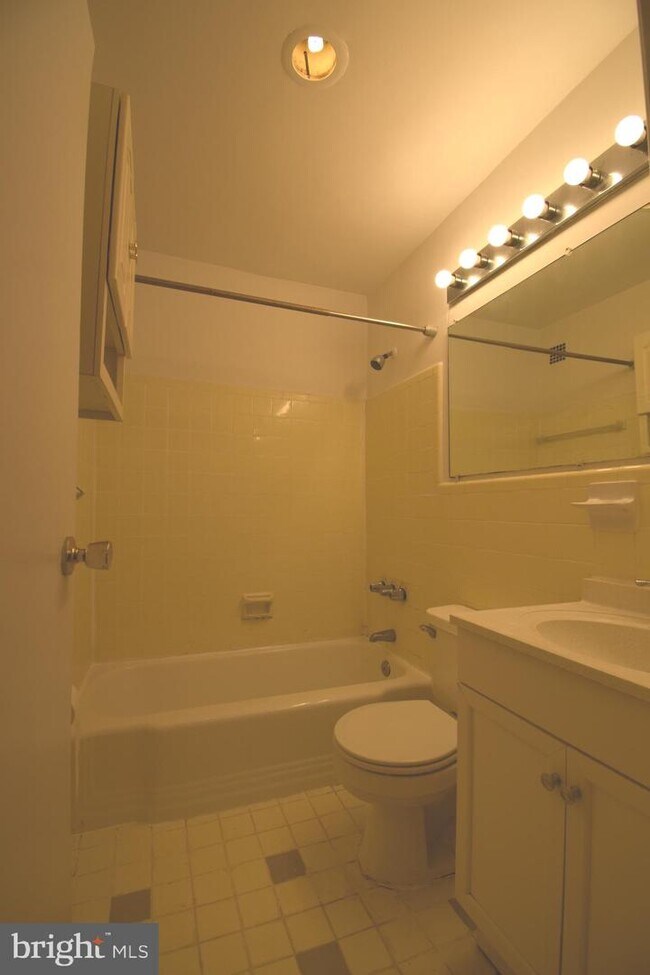 6621 Wakefield Dr Unit 107, Alexandria, VA 22307 Room for Rent in