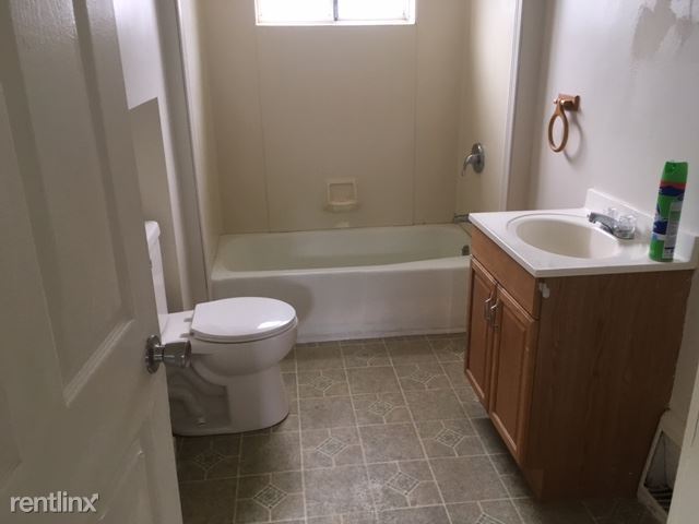Primary Photo - 2445 N Bond St